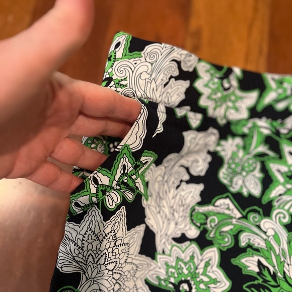 Crown & Ivy Skort Ladies Size 10 EUC STRETCHY Summer Fall Perfect Navy Blue Gree - Picture 2 of 4